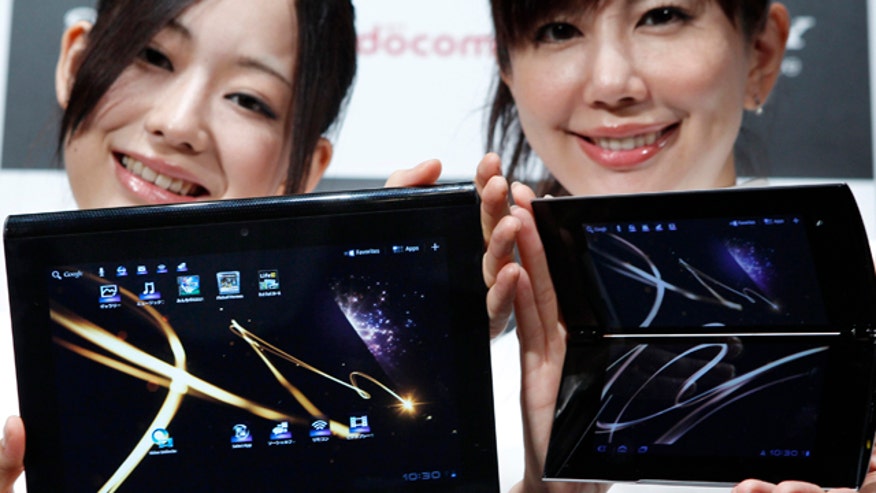 Models Show Off Sony Tablet